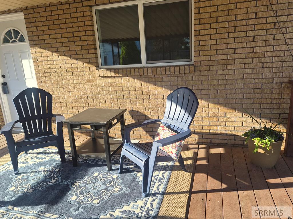 511 E Poplar Street Property Photo 4