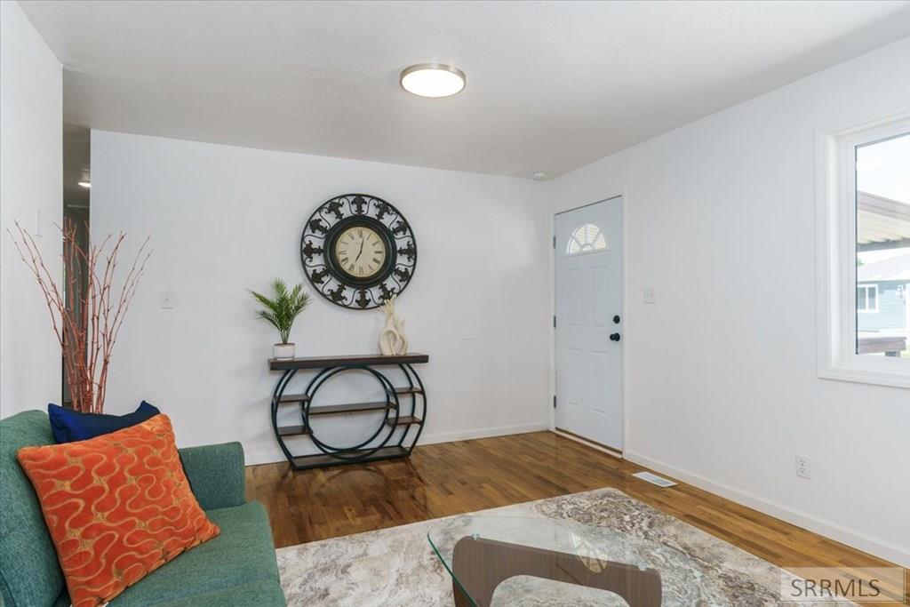 511 E Poplar Street Property Photo 8