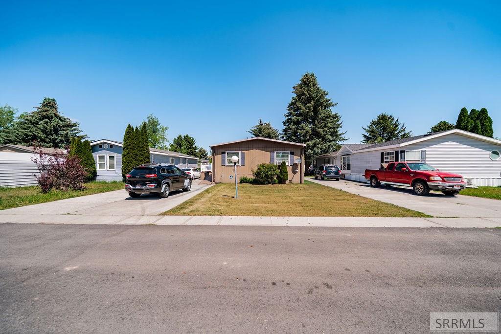 2167 E Pinewood Place Property Photo 4