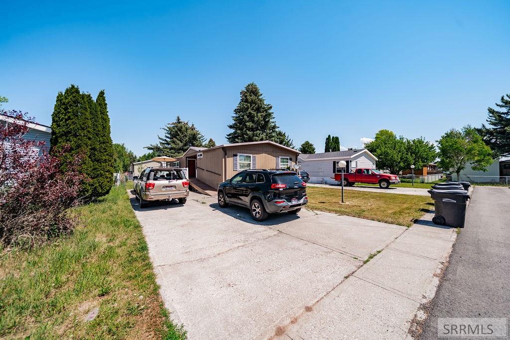 2167 E Pinewood Place Property Photo 6