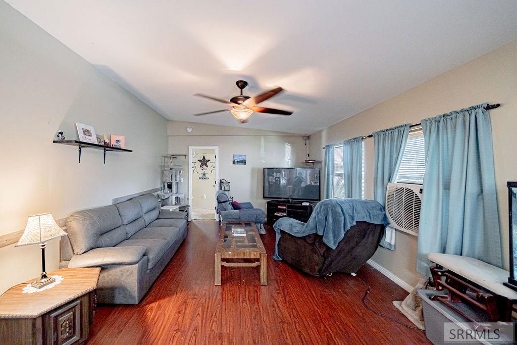 2167 E Pinewood Place Property Photo 7