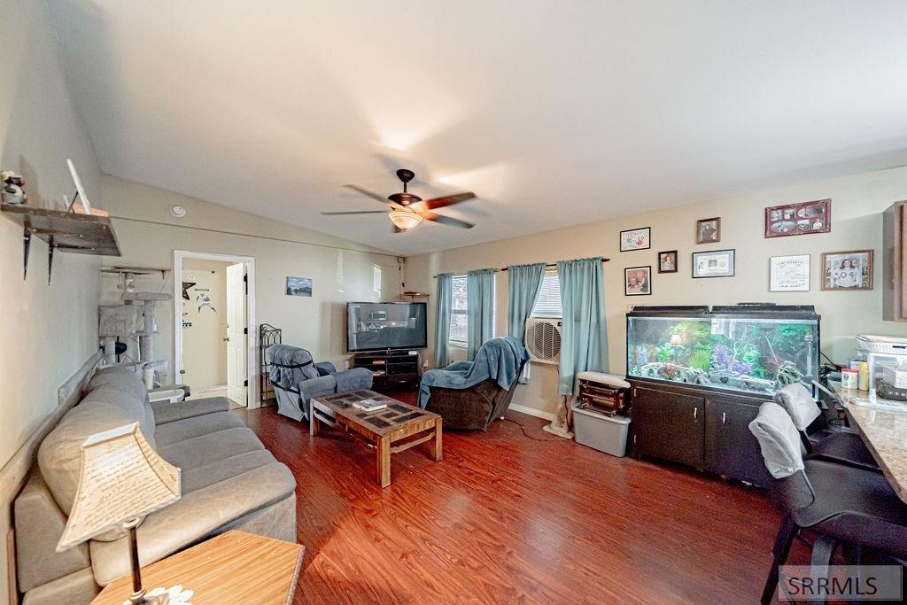 2167 E Pinewood Place Property Photo 8