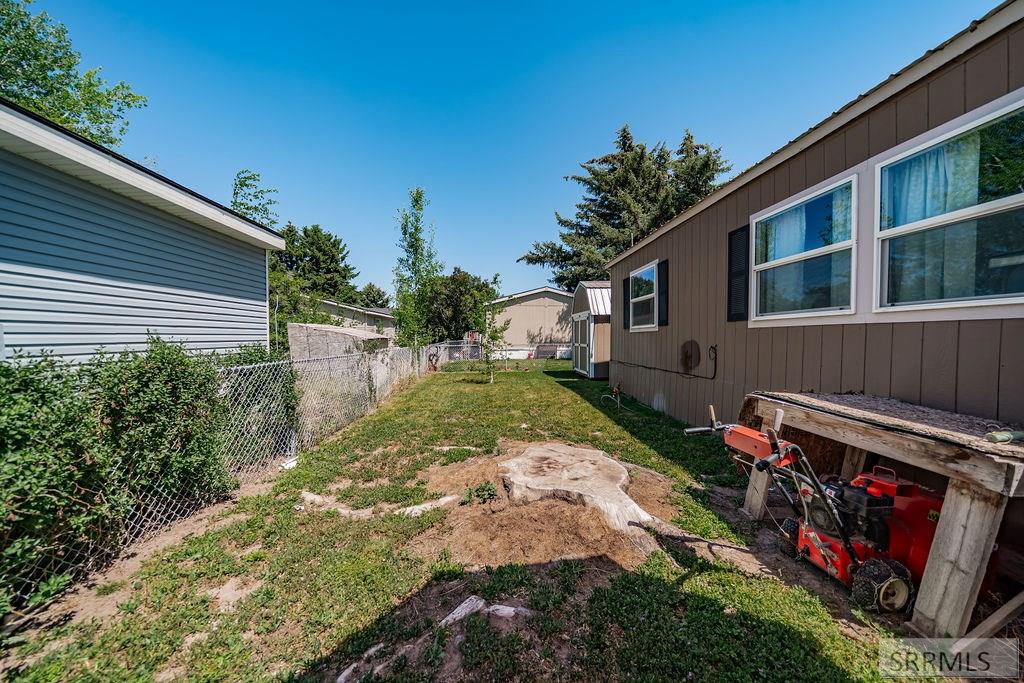 2167 E Pinewood Place Property Photo 41