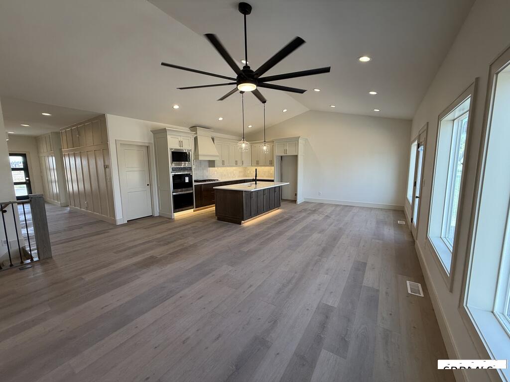 566 Stonebridge Property Photo 8