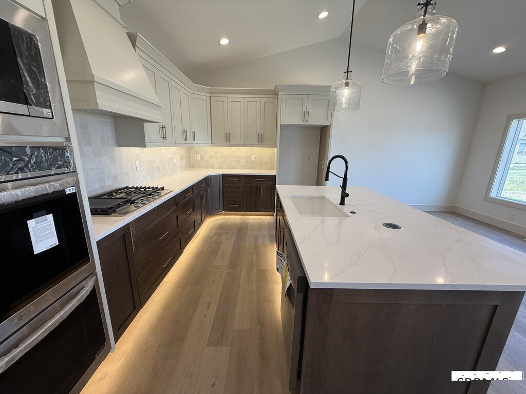 566 Stonebridge Property Photo 19