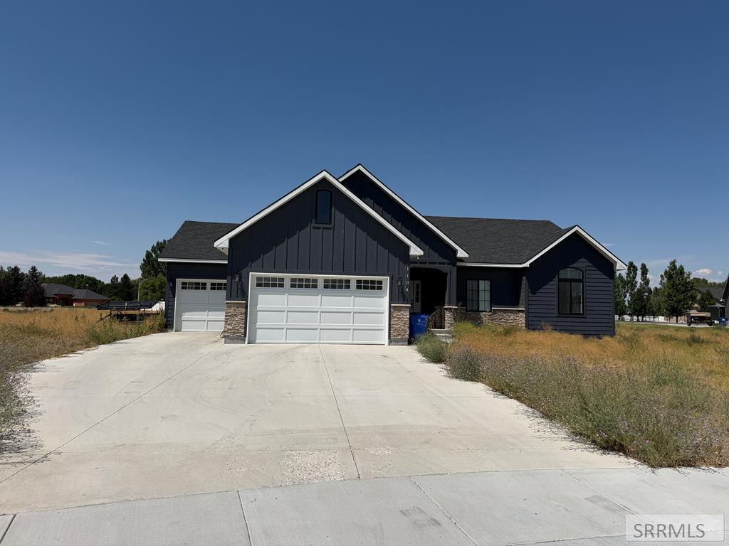 1104 Cypress Loop Property Photo 1