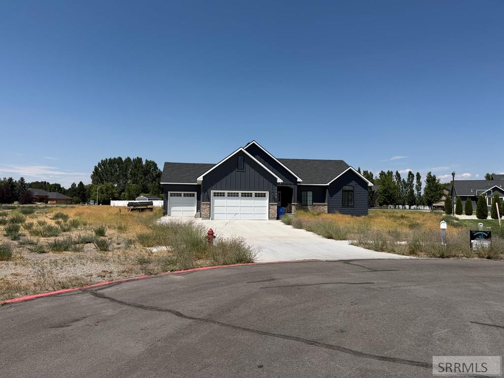 1104 Cypress Loop Property Photo 3