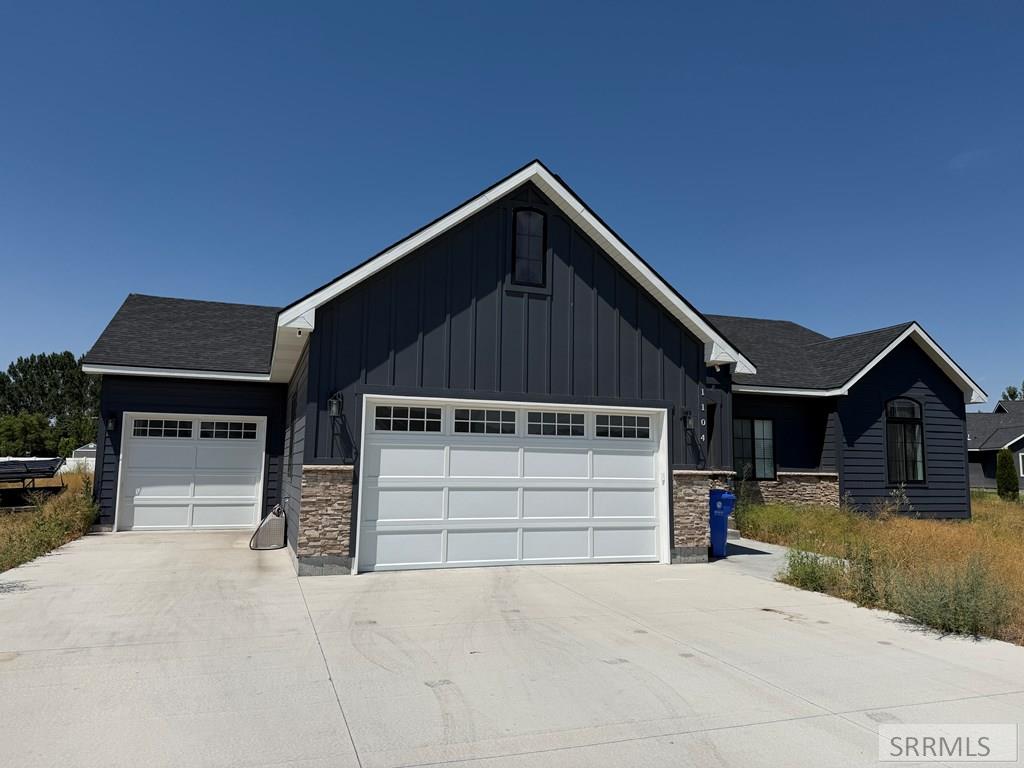 1104 Cypress Loop Property Photo 4