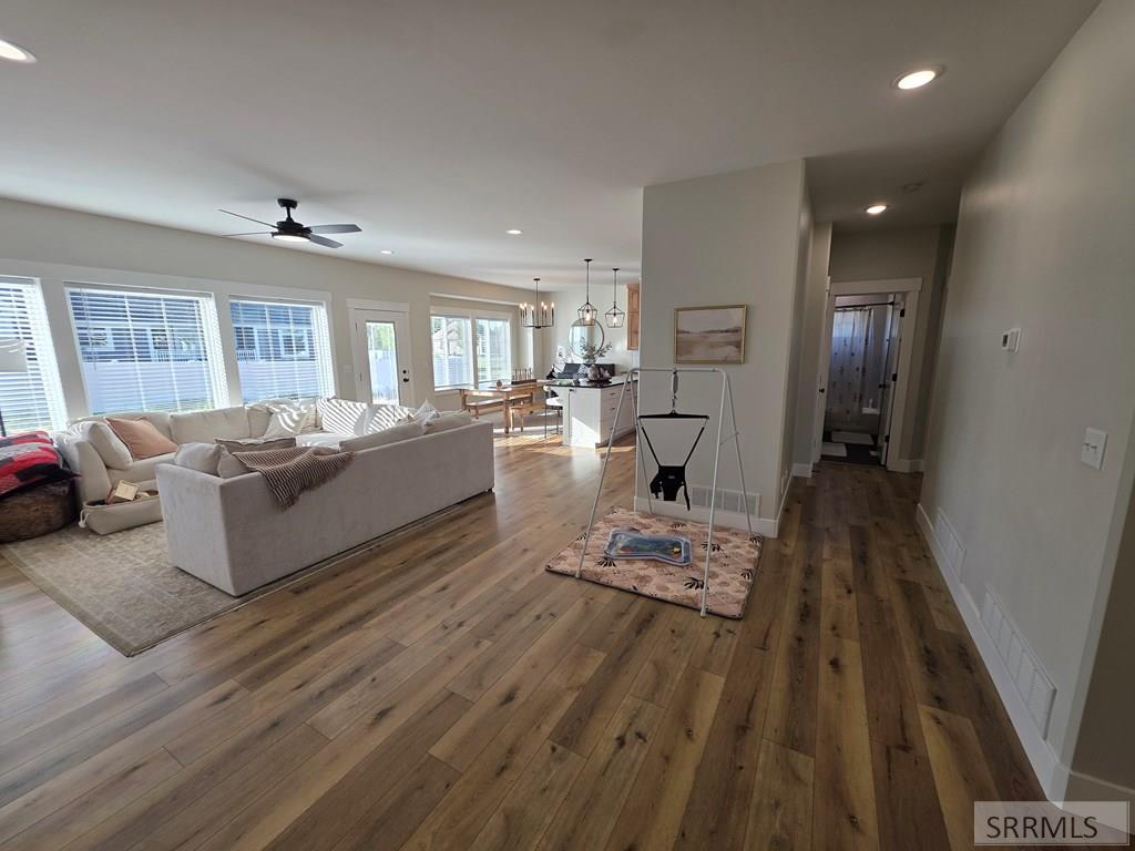 1104 Cypress Loop Property Photo 10