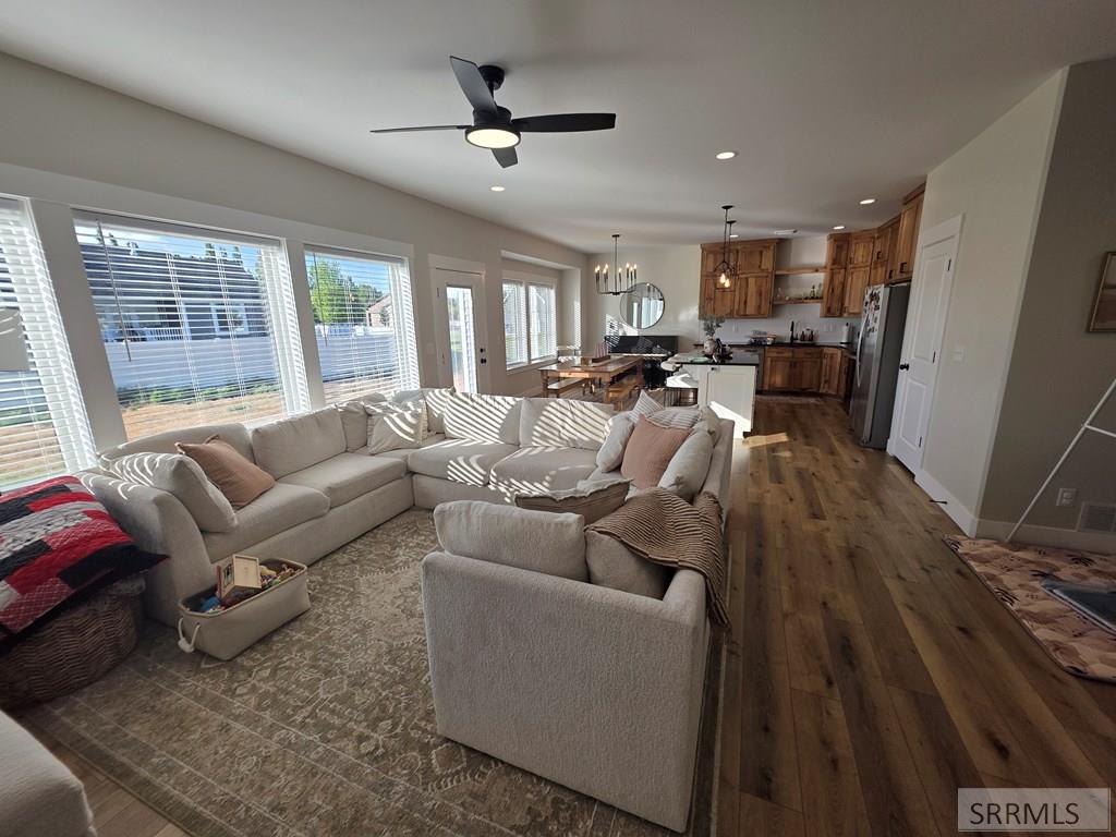 1104 Cypress Loop Property Photo 11