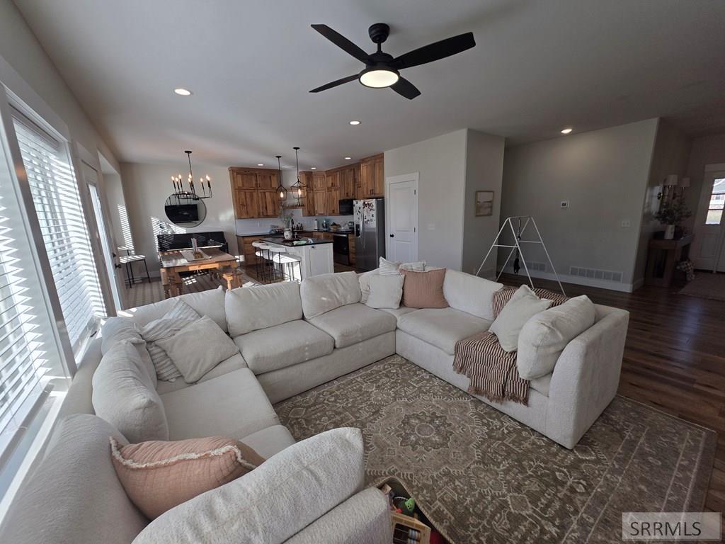 1104 Cypress Loop Property Photo 12