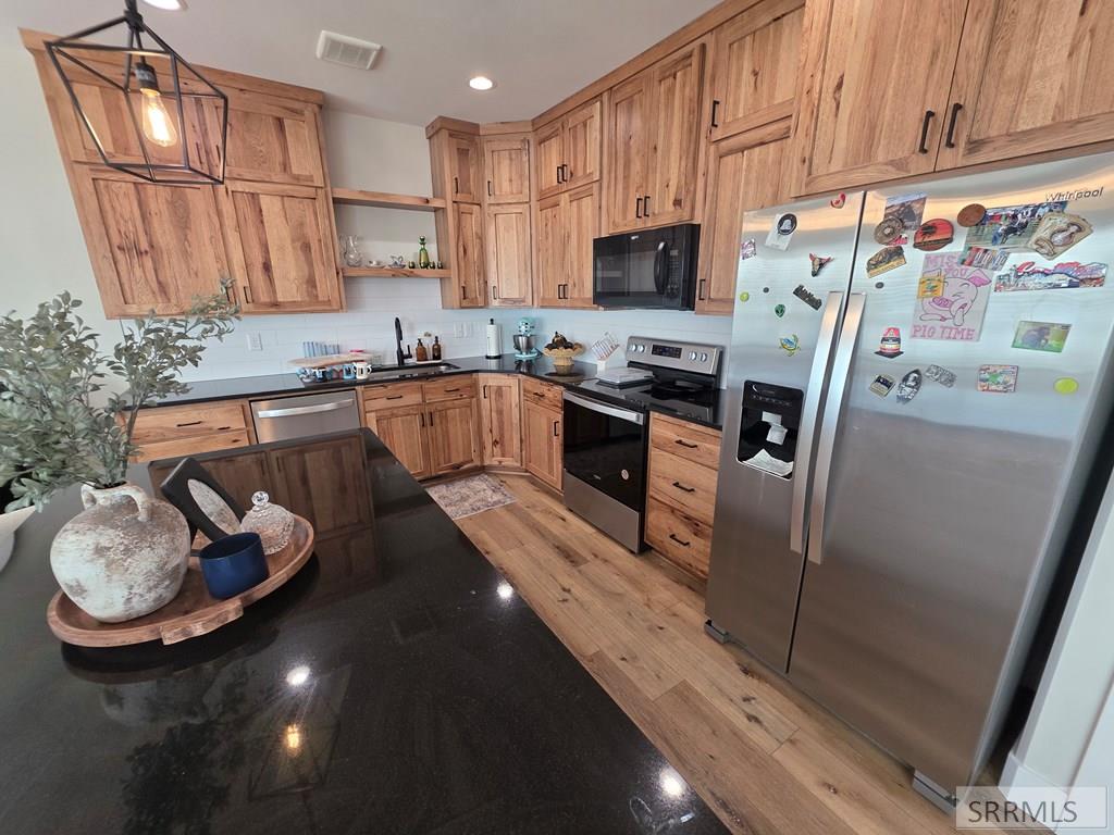 1104 Cypress Loop Property Photo 18