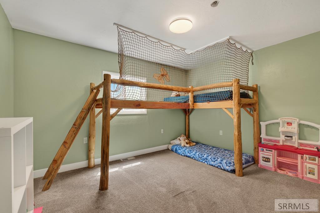 146 E 9th Street Property Photo 5