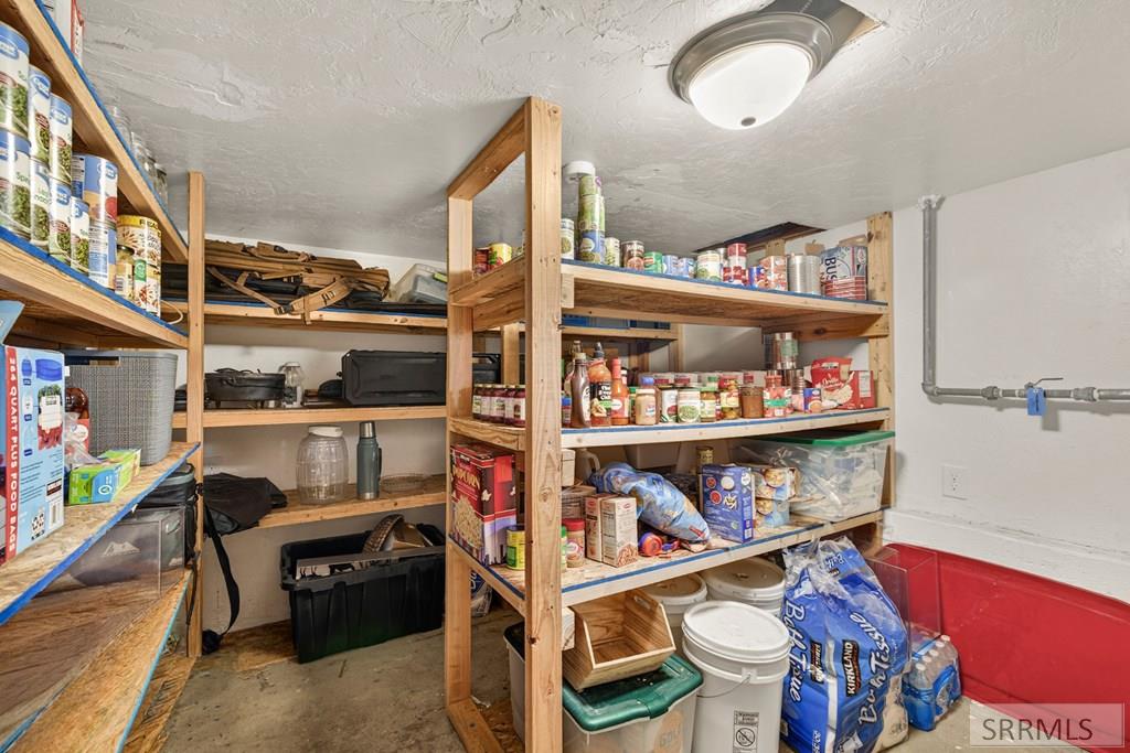 146 E 9th Street Property Photo 14