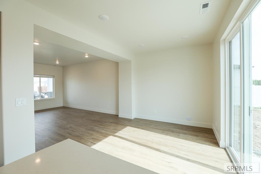 1180 Sharra Avenue Property Photo 8