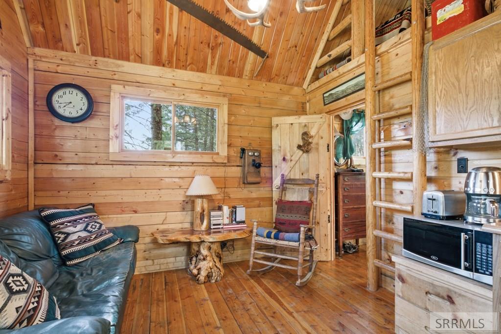 21 Pinetree Drive Property Photo 3