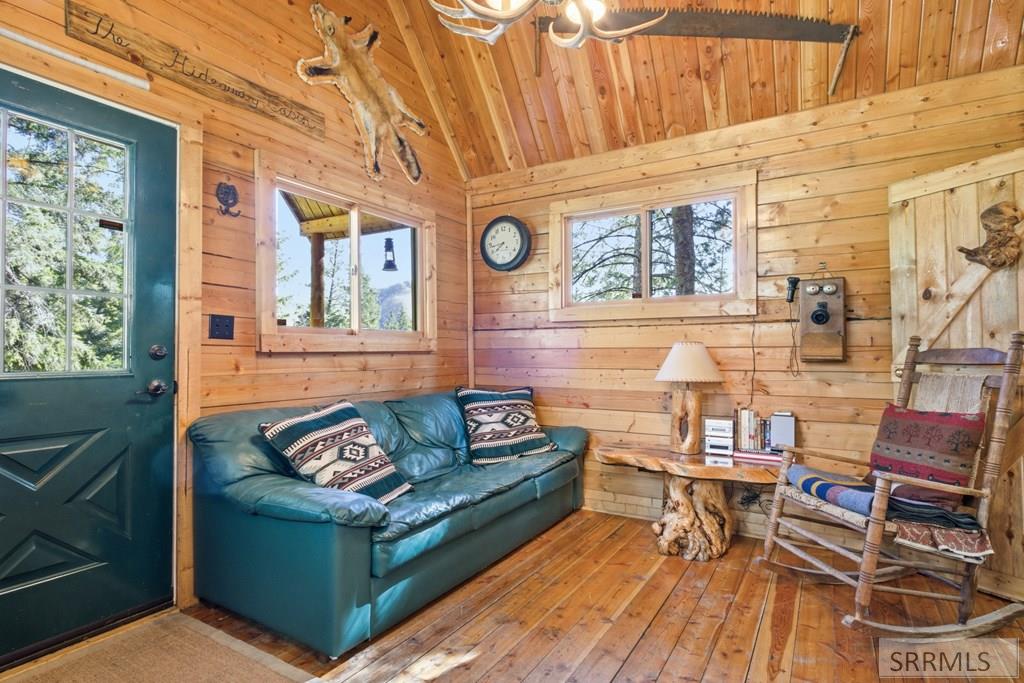 21 Pinetree Drive Property Photo 4