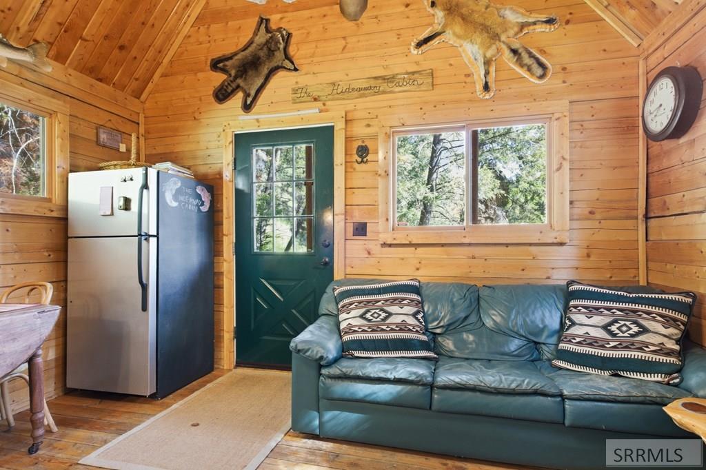 21 Pinetree Drive Property Photo 5