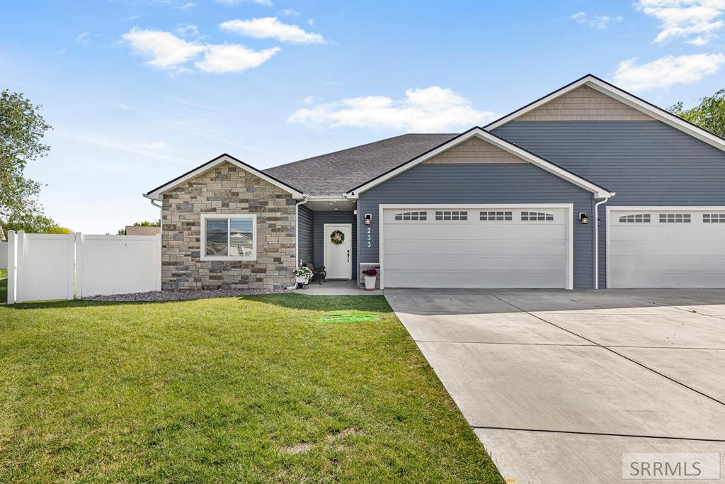 233 Park View Loop Property Photo 1
