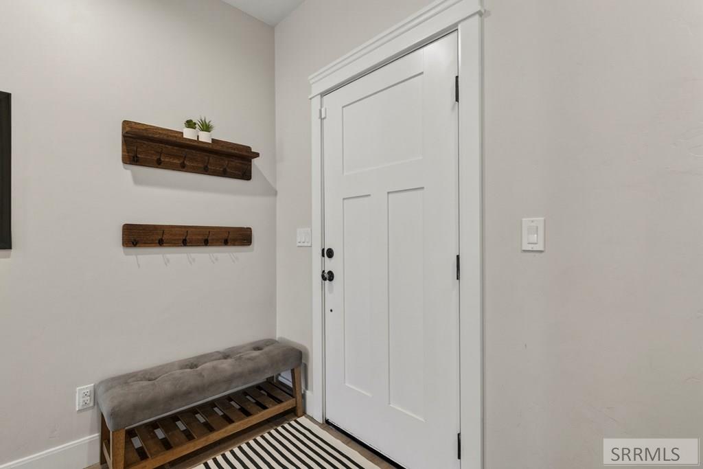 233 Park View Loop Property Photo 3