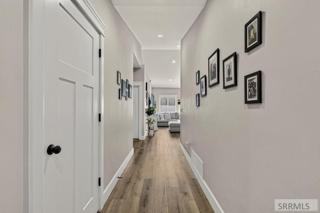 233 Park View Loop Property Photo 4