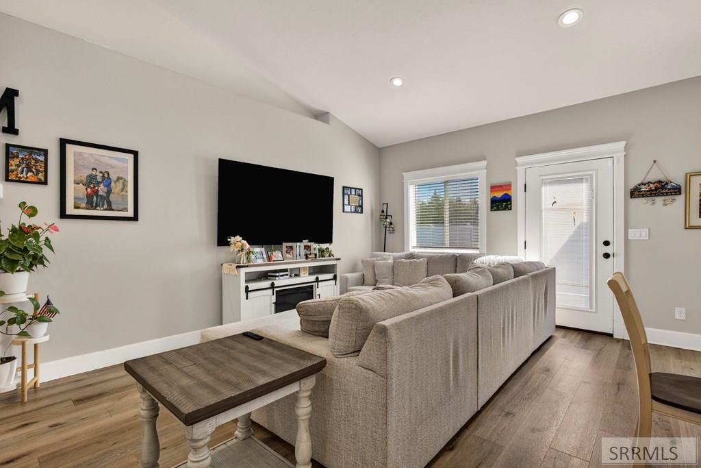 233 Park View Loop Property Photo 5