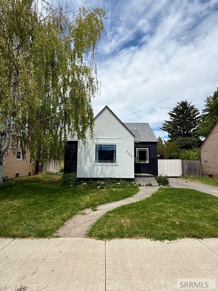 323 E 13th Street Property Photo 2