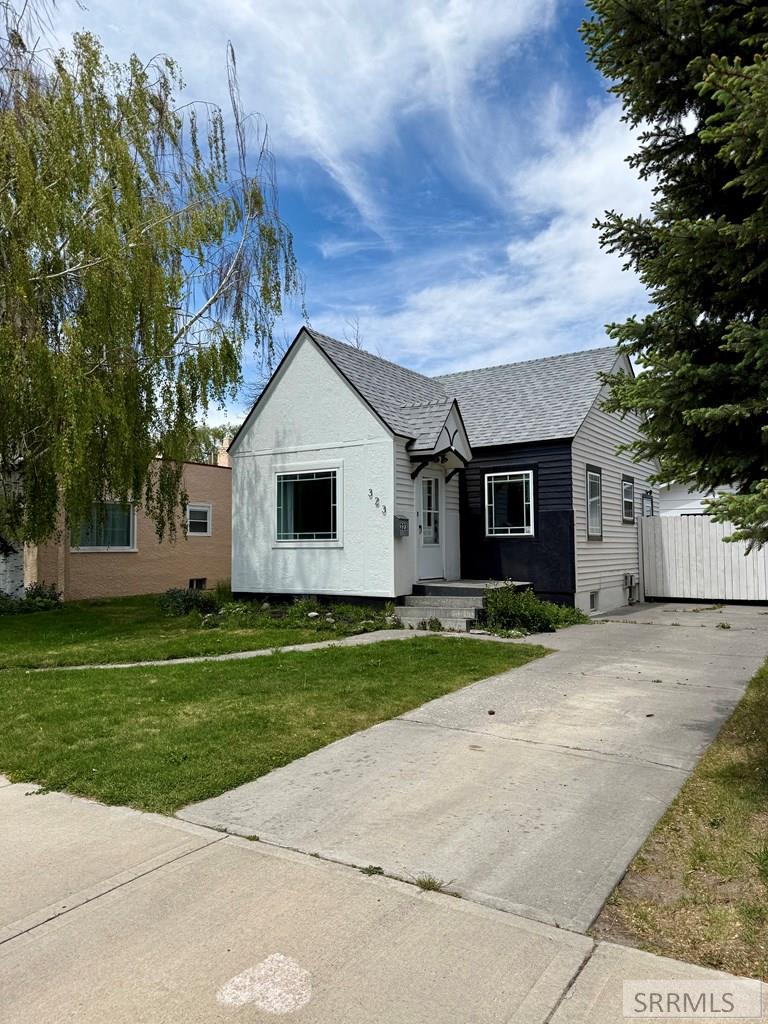 323 E 13th Street Property Photo 3