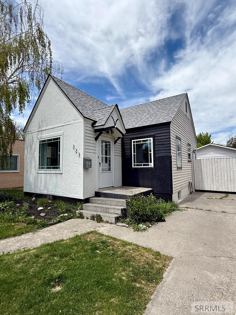 323 E 13th Street Property Photo 5