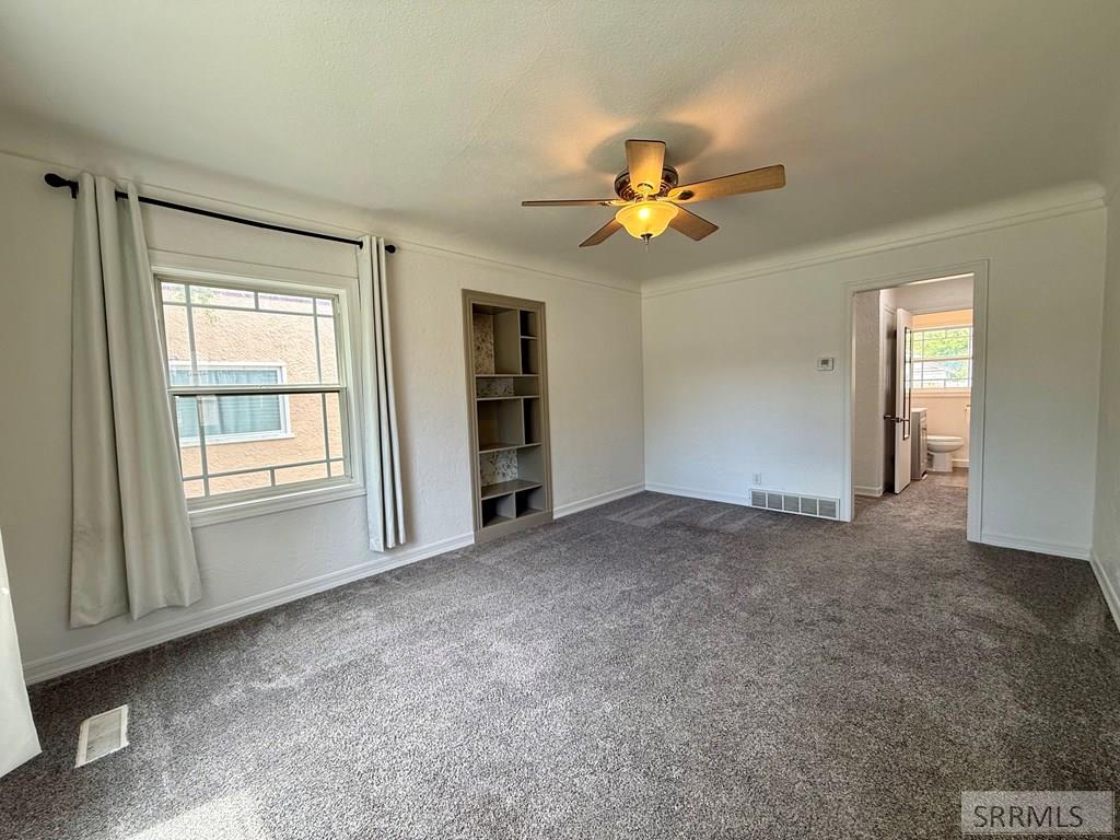 323 E 13th Street Property Photo 8