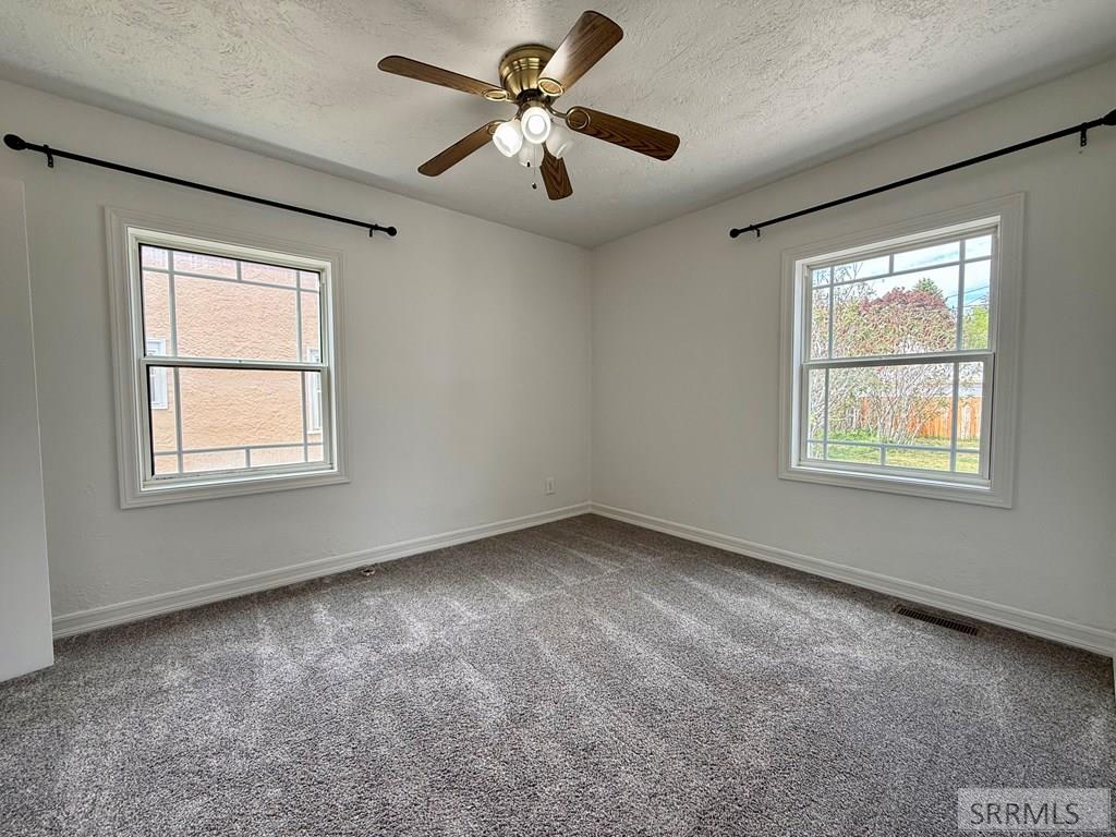 323 E 13th Street Property Photo 12