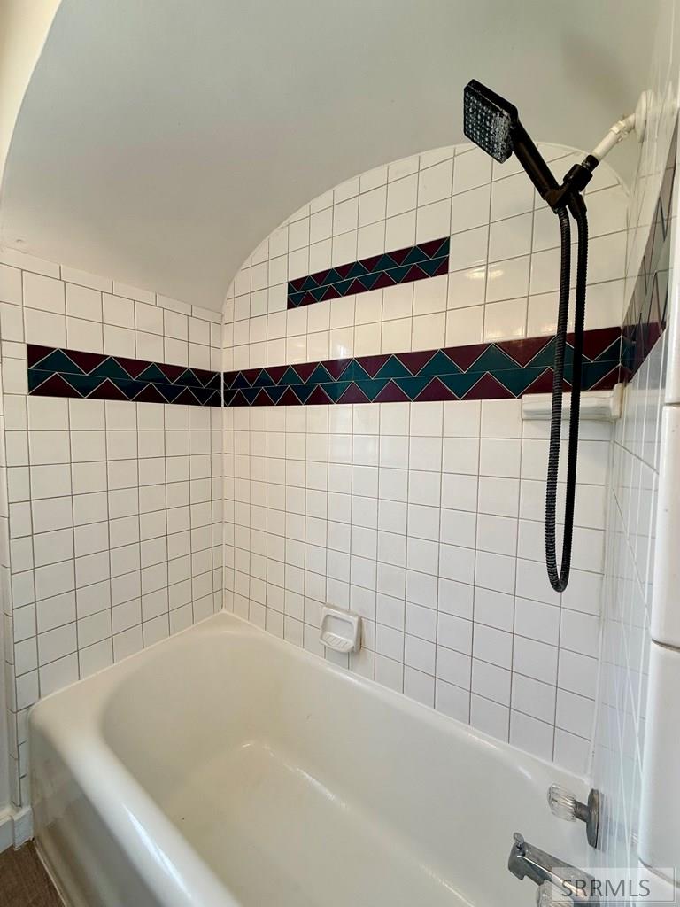 323 E 13th Street Property Photo 16