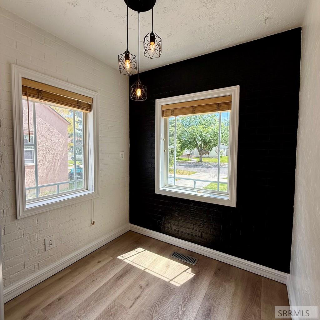 323 E 13th Street Property Photo 19