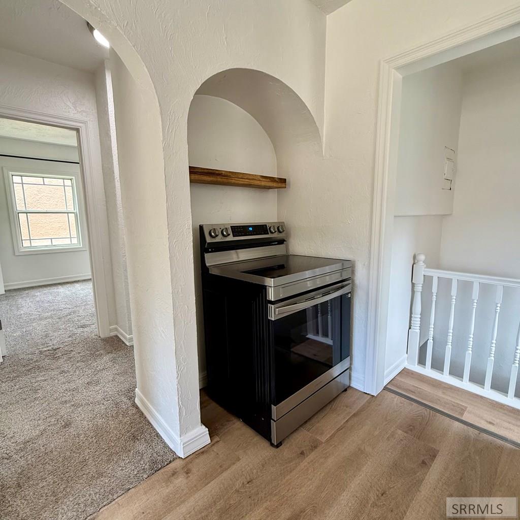 323 E 13th Street Property Photo 22