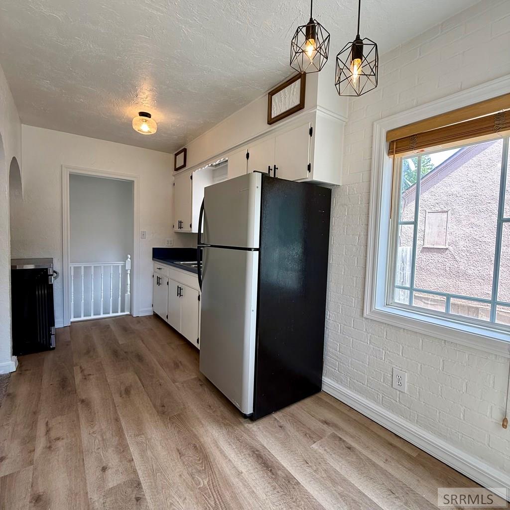 323 E 13th Street Property Photo 23