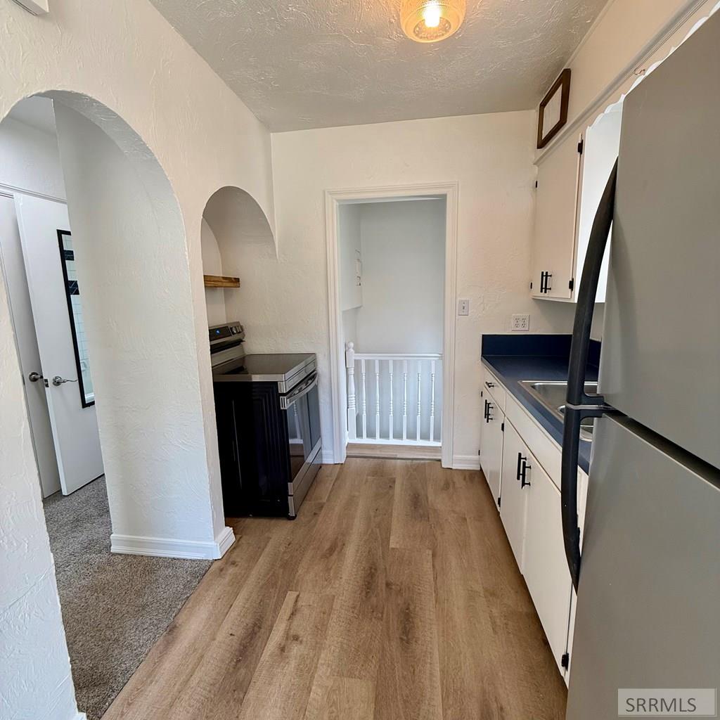 323 E 13th Street Property Photo 25
