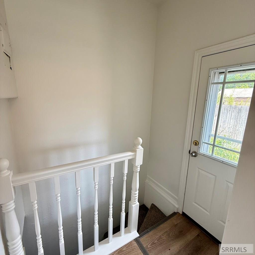323 E 13th Street Property Photo 27