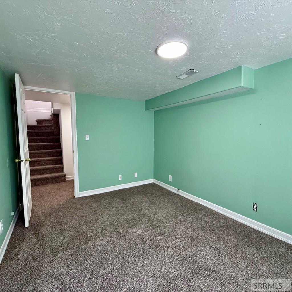 323 E 13th Street Property Photo 28