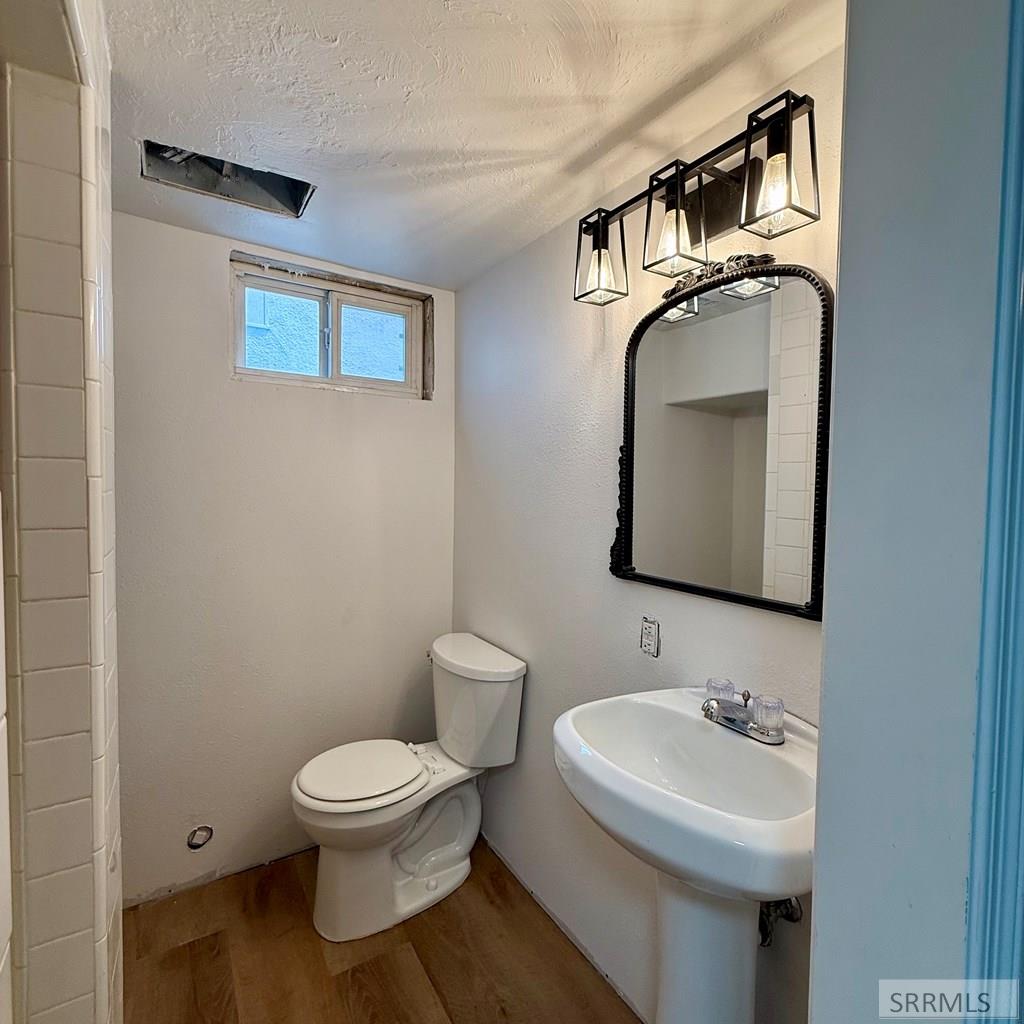 323 E 13th Street Property Photo 31