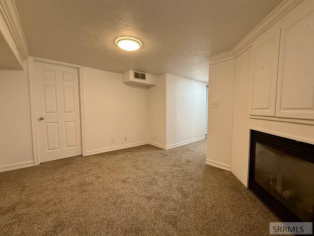 323 E 13th Street Property Photo 32