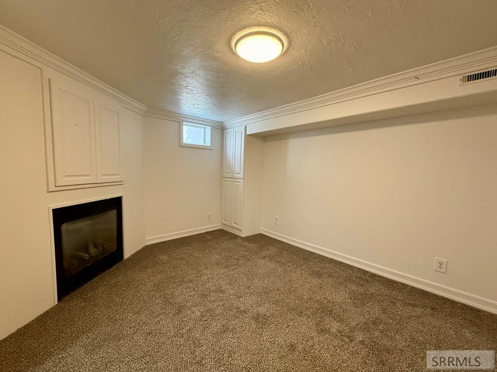 323 E 13th Street Property Photo 33