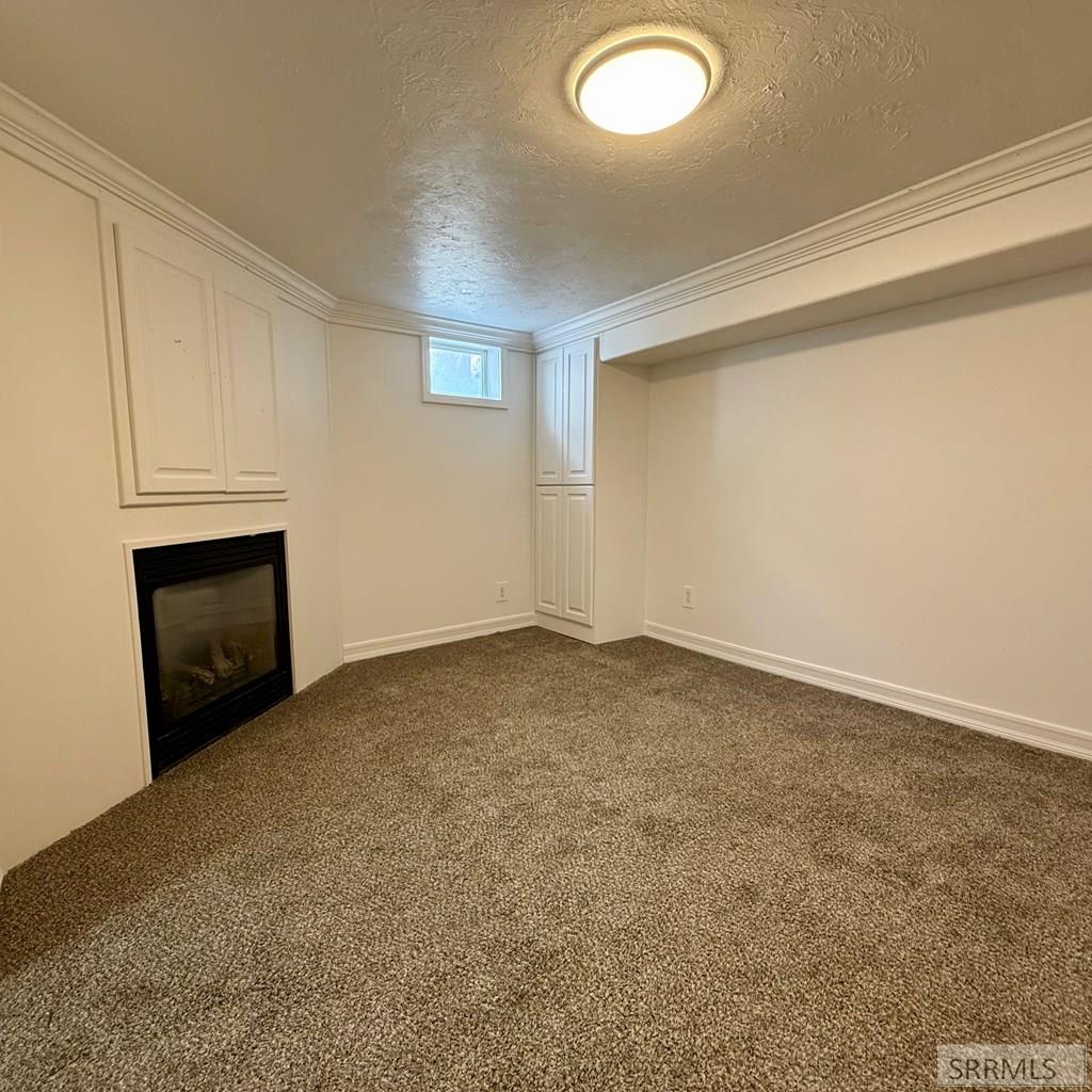323 E 13th Street Property Photo 34