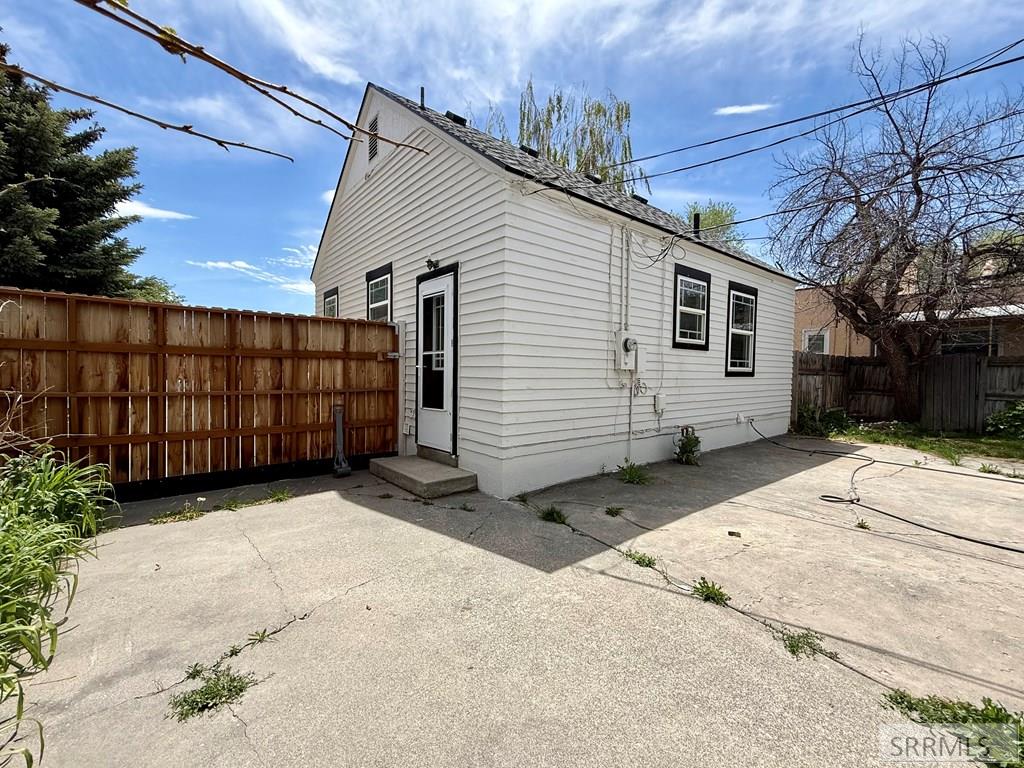323 E 13th Street Property Photo 37