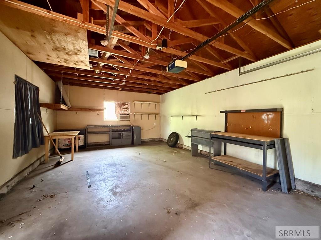 323 E 13th Street Property Photo 44