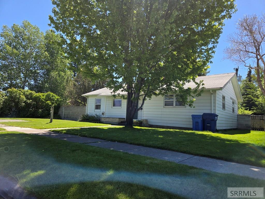 542 E 1st N Property Photo 6