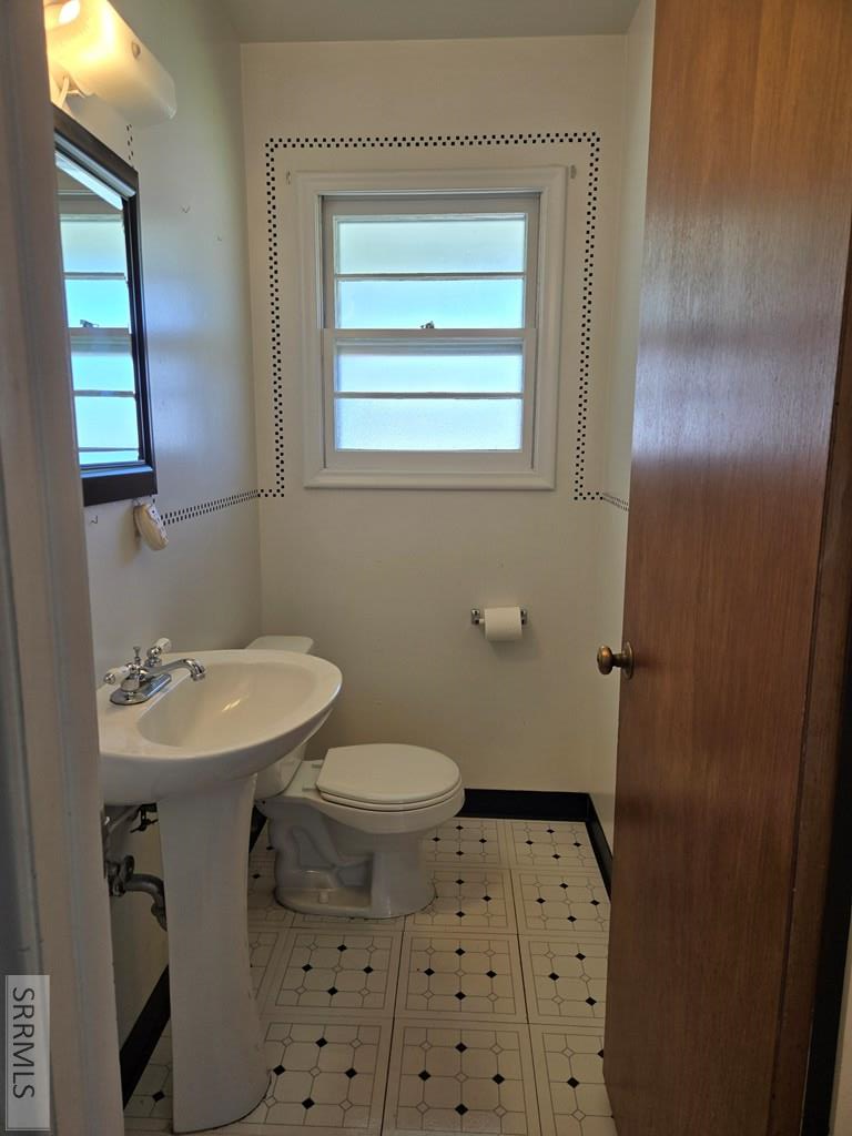 542 E 1st N Property Photo 12