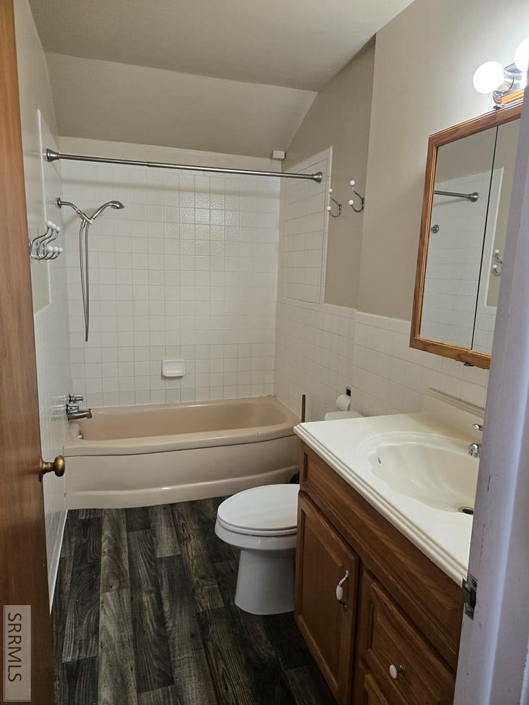 542 E 1st N Property Photo 13