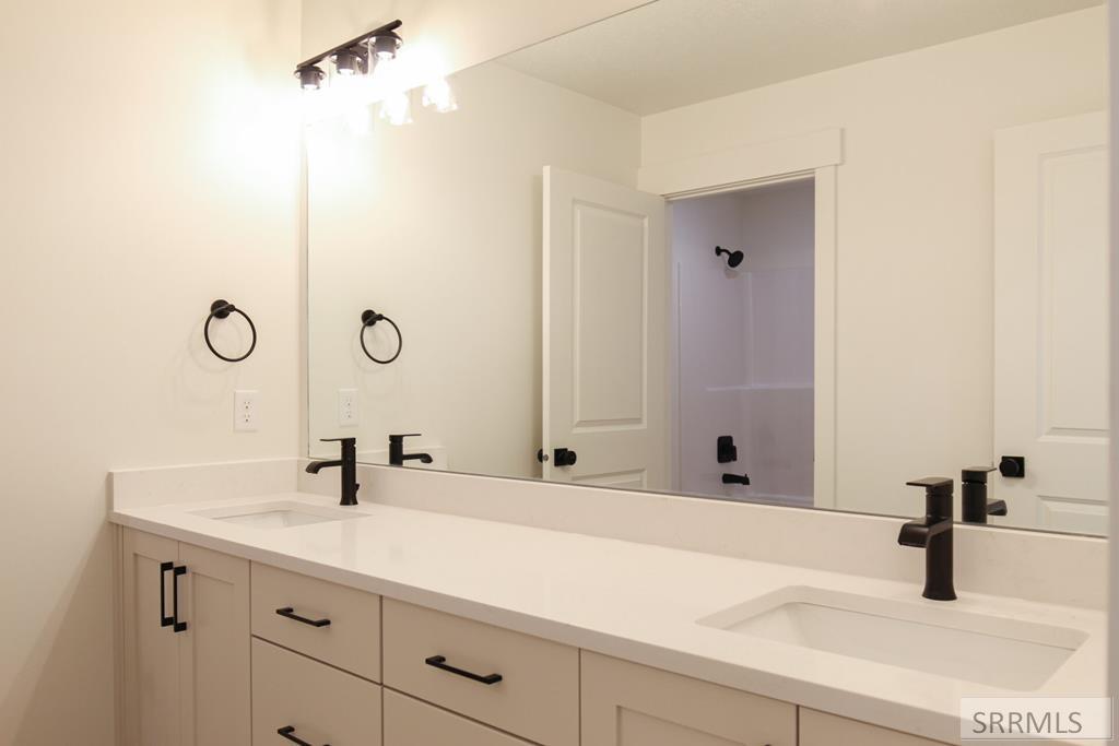 2857 N Grant Avenue Property Photo 23