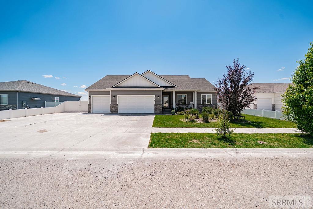 2910 E Larson Drive Property Photo 1