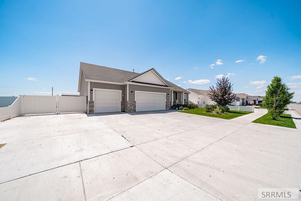 2910 E Larson Drive Property Photo 2